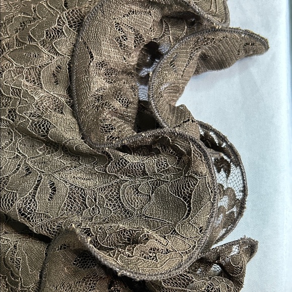 Elegant Brown Backless Lace Dress - Picture 4 of 8